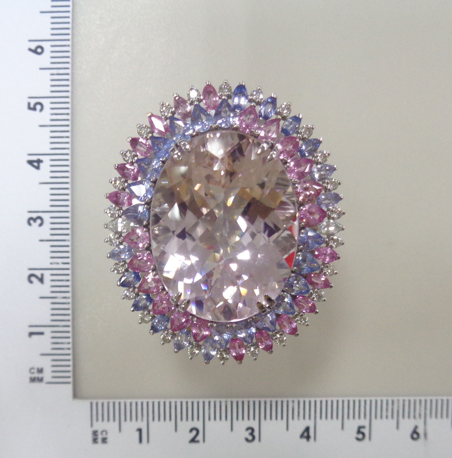 Кольцо из белого золота с морганитом